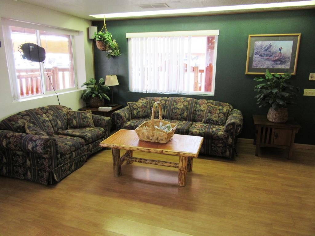 ווסט ילוסטון Yellowstone Country Inn מראה חיצוני תמונה