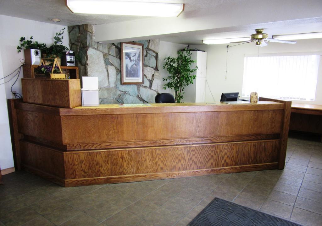 ווסט ילוסטון Yellowstone Country Inn מראה חיצוני תמונה