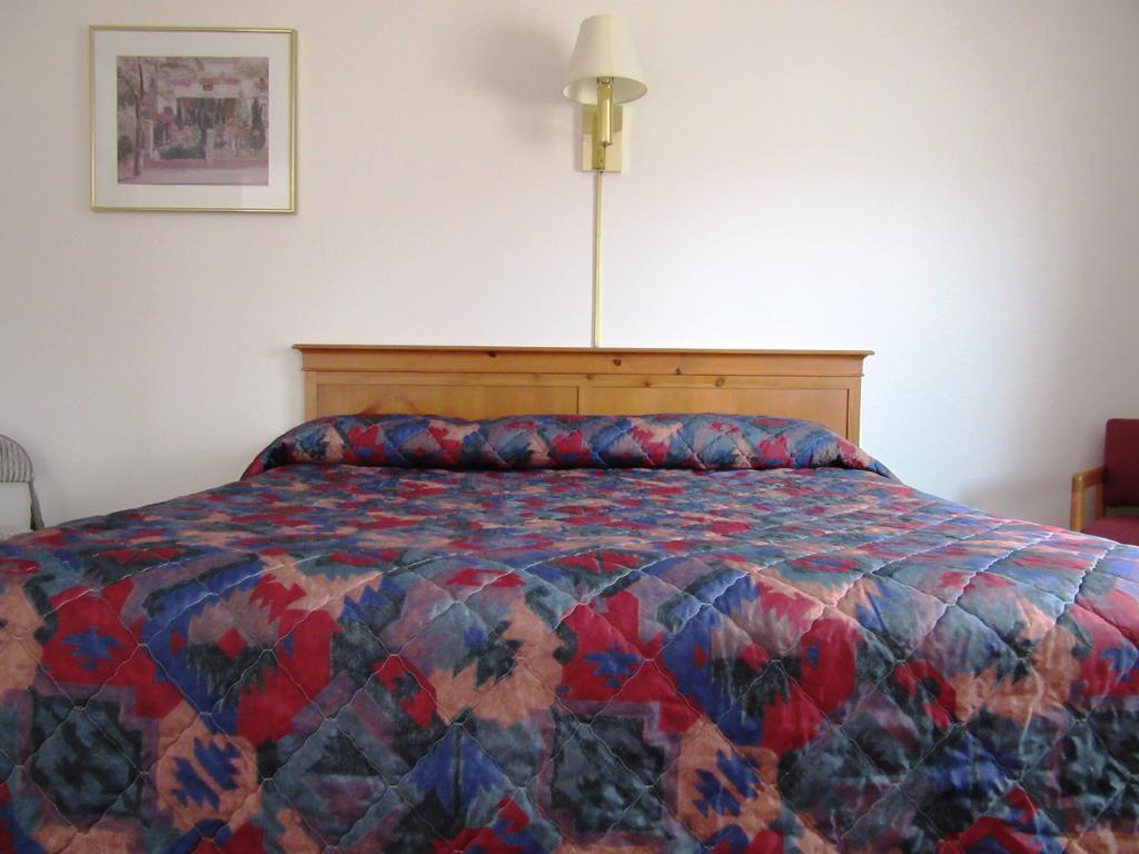 ווסט ילוסטון Yellowstone Country Inn חדר תמונה