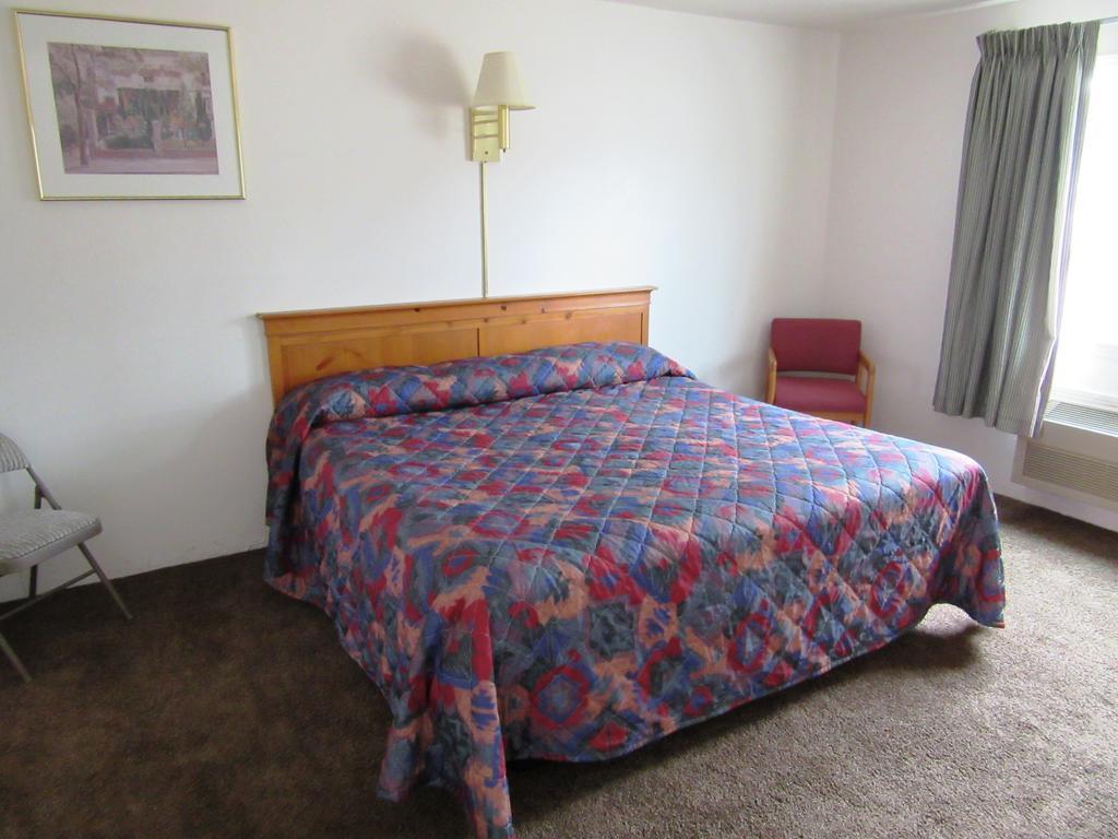 ווסט ילוסטון Yellowstone Country Inn חדר תמונה