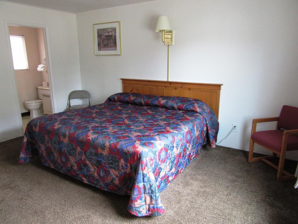 ווסט ילוסטון Yellowstone Country Inn חדר תמונה