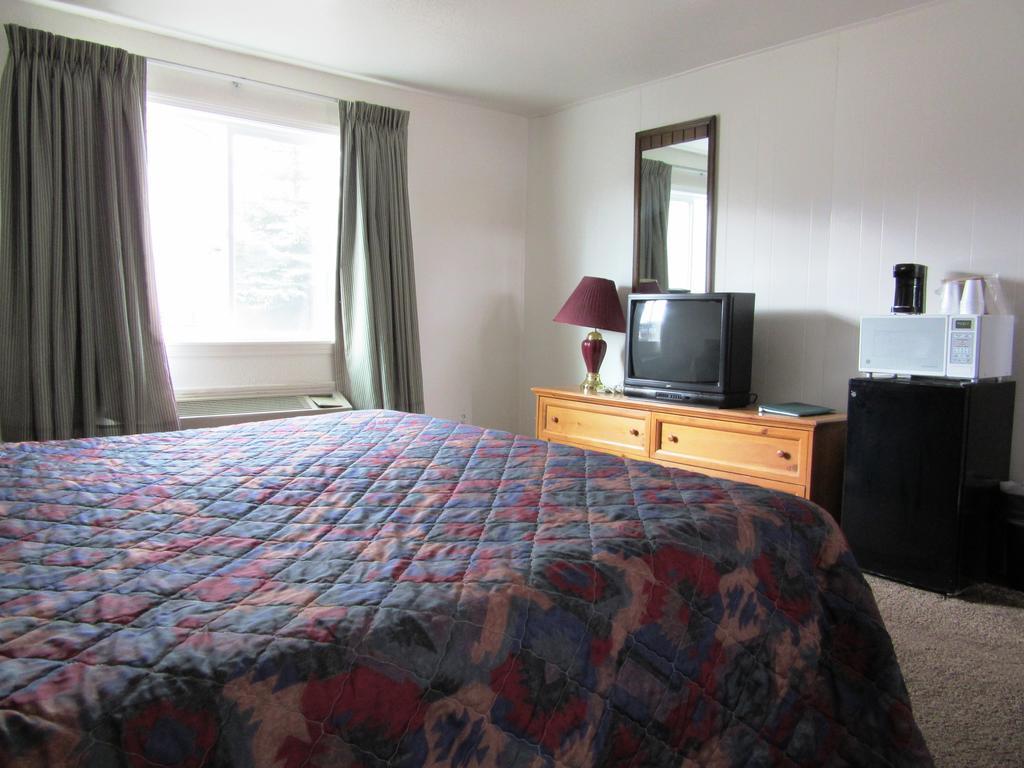 ווסט ילוסטון Yellowstone Country Inn חדר תמונה
