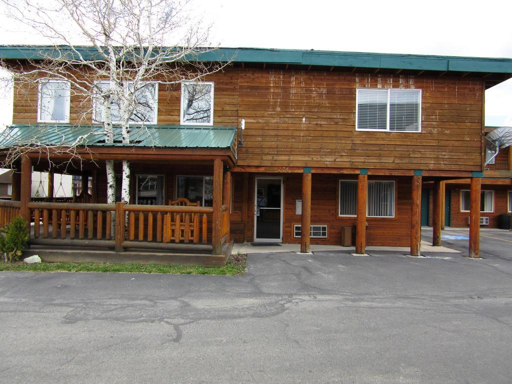 ווסט ילוסטון Yellowstone Country Inn מראה חיצוני תמונה