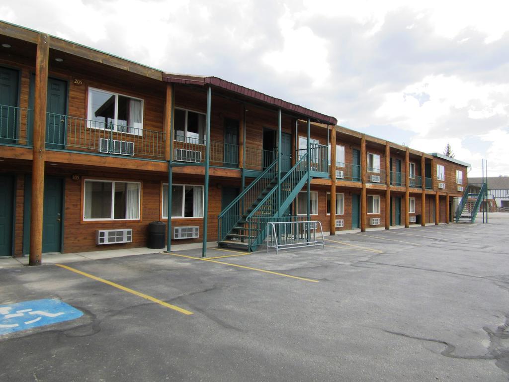 ווסט ילוסטון Yellowstone Country Inn מראה חיצוני תמונה