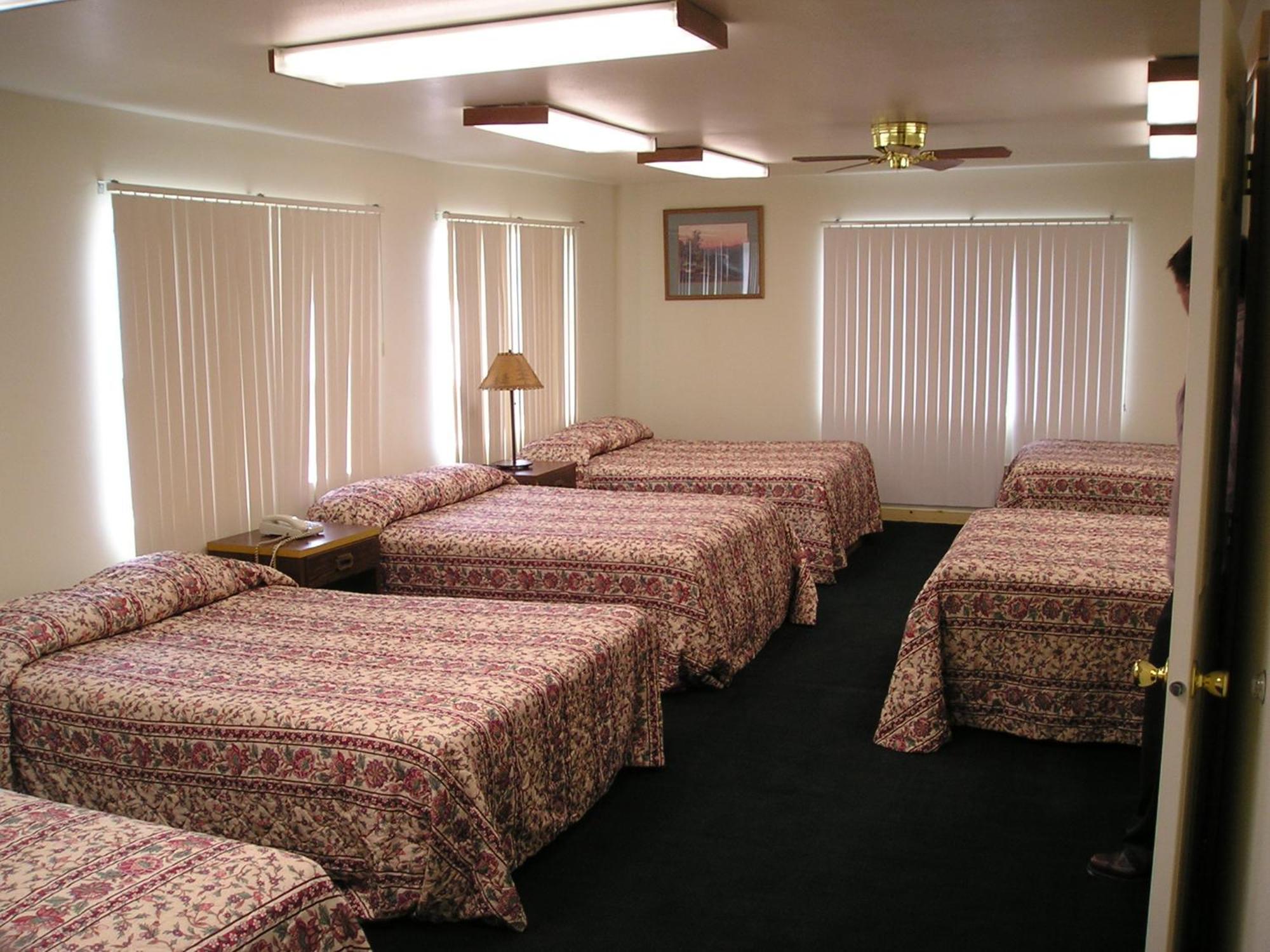 ווסט ילוסטון Yellowstone Country Inn מראה חיצוני תמונה