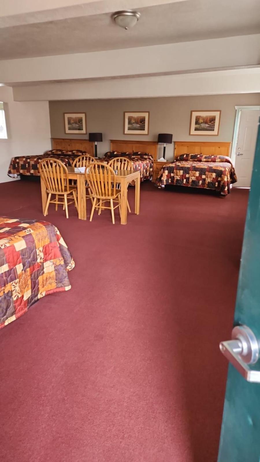 ווסט ילוסטון Yellowstone Country Inn מראה חיצוני תמונה